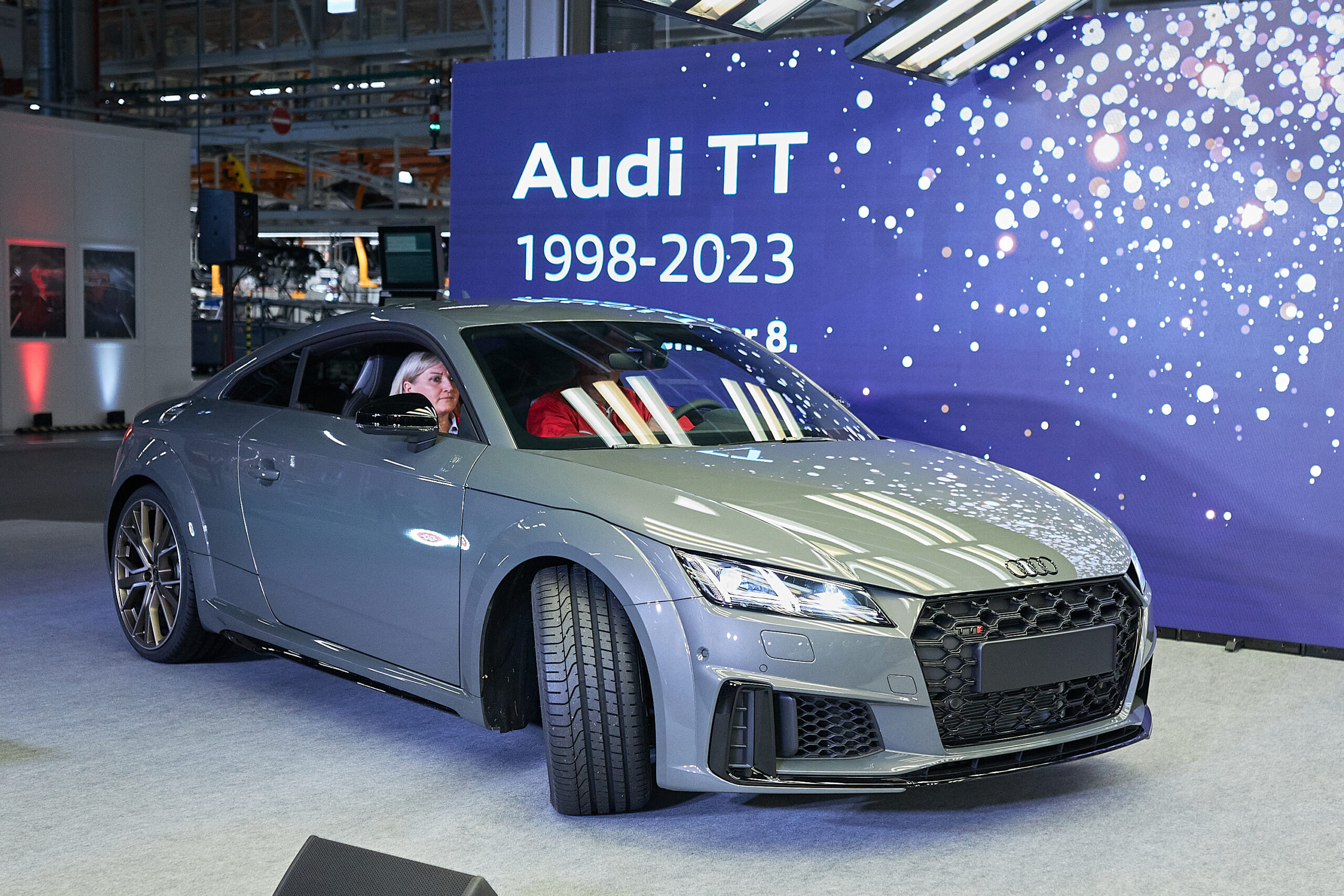 Az Audi Hungariánál legördült az utolsó legendás Audi TT a gyártósorról