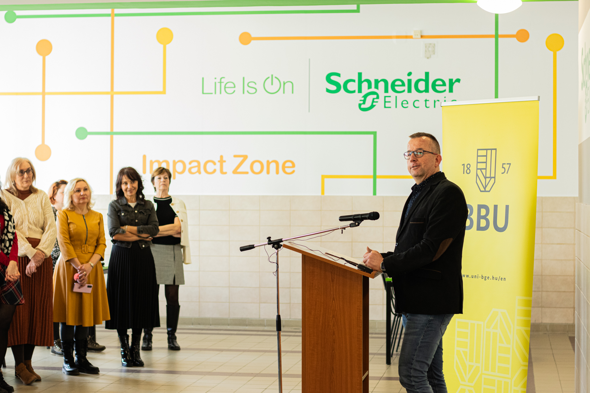 Schneider Electric Impact Zone – Újabb közösségi térrel bővült a BGE Külkereskedelmi Kara
