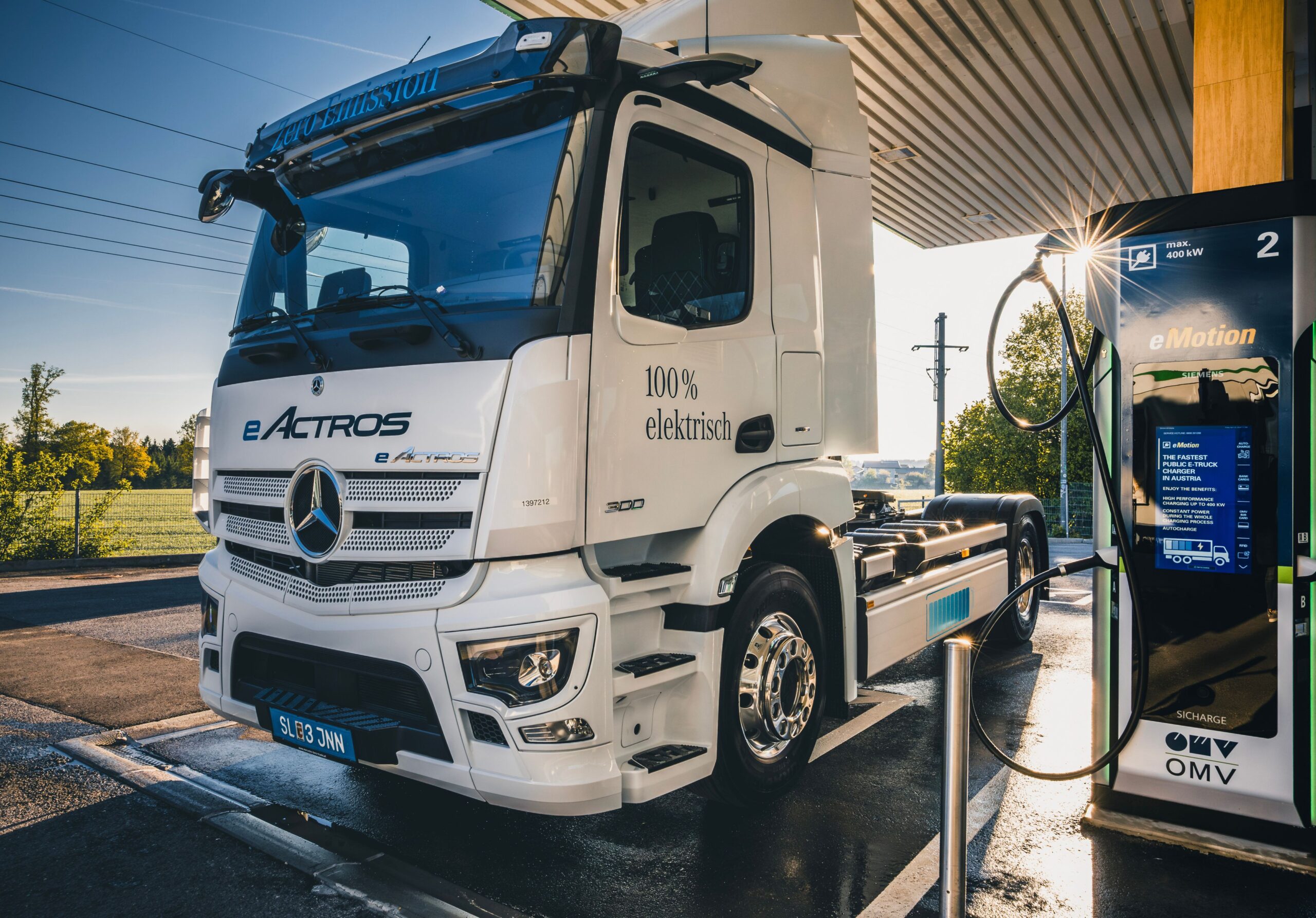 Közösen telepít e-kamion töltőállomásokat a Siemens és az OMV